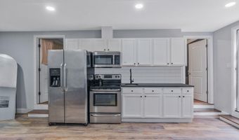 62 Bayside Ave, Amity Harbor, NY 11701