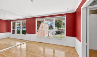 501 Nottingham Dr, Ballwin, MO 63011