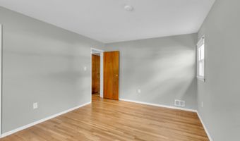 4 Michele Dr, Middletown, NJ 07748