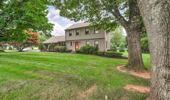 2 Sachem Dr, Cromwell, CT 06416