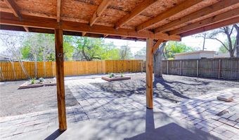 1108 N Woodlawn Dr, Alice, TX 78332