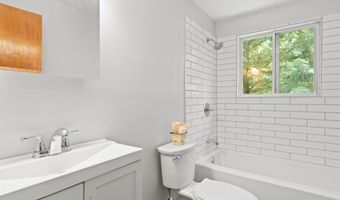 70 Meredith Ln, Barnstead, NH 03225