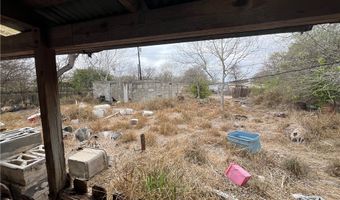 909 Highland Ave, Alice, TX 78332