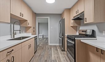 4 Maple St, Andover, NJ 07821