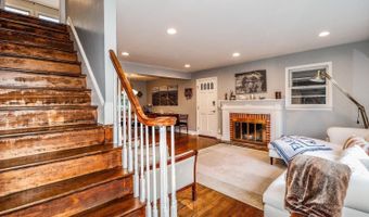 82 Kempson Pl, Metuchen, NJ 08840