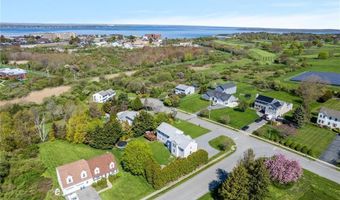 136 Corporate Pl, Middletown, RI 02842