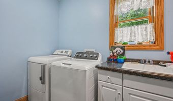 1653 Fairview Dr, Allegan, MI 49010