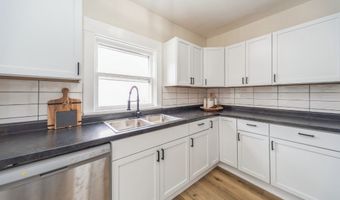 212 Nile Kinnick Dr N, Adel, IA 50003