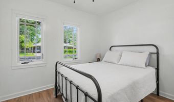 426 Demontluzin Ave, Bay St. Louis, MS 39520