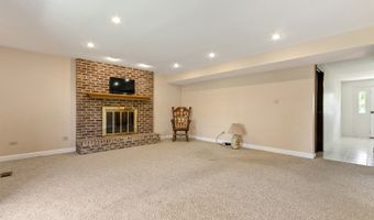 1570 W Goldengate Dr, Addison, IL 60101