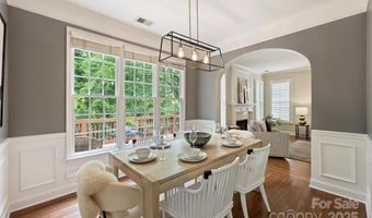 2100 Sablewood Dr, Charlotte, NC 28205