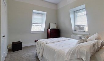 36 Dixon St, Newport, RI 02840