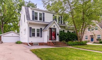 2327 Donald St, Ames, IA 50014