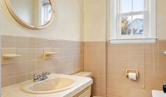 20 Elmsgate Way, East Providence, RI 02916