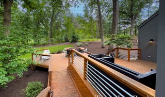 410 Greentree Ln NE, Ada, MI 49301