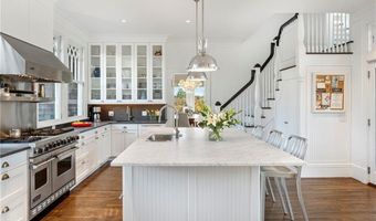 150 Boston Neck Rd, Narragansett, RI 02882