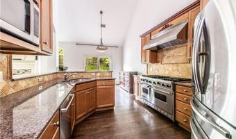 4 Hart Pond Dr, North Smithfield, RI 02896