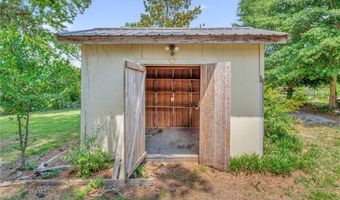 219 E Clinton St, Autryville, NC 28318