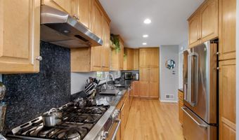 9504 WADSWORTH Dr, Bethesda, MD 20817