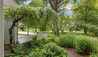 48 Fieldstone Ln, North Kingstown, RI 02874