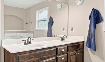 16805 Juniper Dr, Basehor, KS 66007