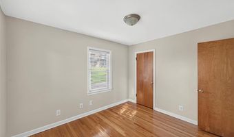 105 N Elm St, Ballwin, MO 63011