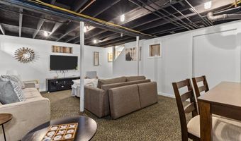 56 Pasture Farm Dr, Middletown, RI 02842