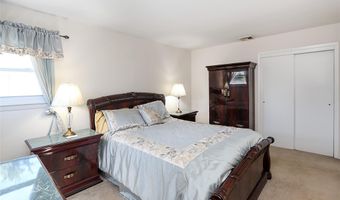 49 Lee Ave, Albertson, NY 11507