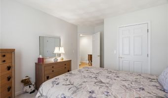 7 Foxwood Dr, Lincoln, RI 02865