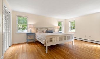 6 Winterberry Dr, Amherst, NH 03031