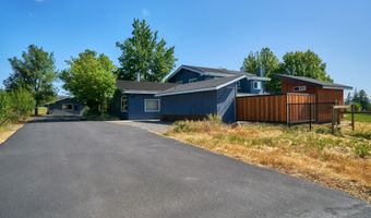3712 Livingston Rd, Central Point, OR 97502