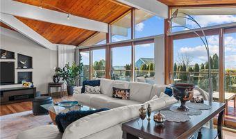 10 Ocean View Dr, Middletown, RI 02842