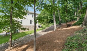 1805 ARMY NAVY Dr, Arlington, VA 22202