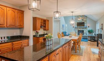 24 Surrey Ln, Falmouth, ME 04105
