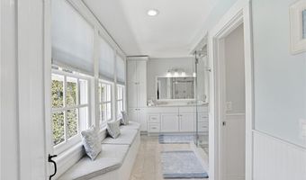 693 Hope St, Bristol, RI 02809
