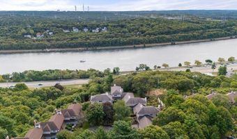 4 Bittersweet Ln 4, Bourne, MA 02532