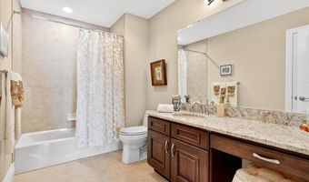 295 Meadowbrook Country Club Est, Ballwin, MO 63011