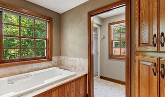 1837 S LEE St, Appleton, WI 54915