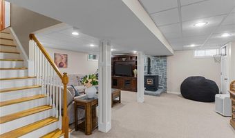 72 Winifred Ave, Warwick, RI 02889