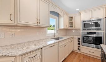 40 Murphy Dr, Cumberland, RI 02864