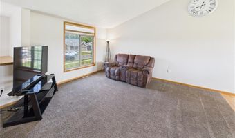 985 Waters Edge Cir, Avon, MN 56310