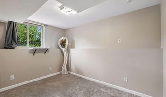 880 Whitney Dr, Apple Valley, MN 55124