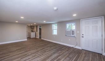 8 SHERMAN Dr, Claymont, DE 19703