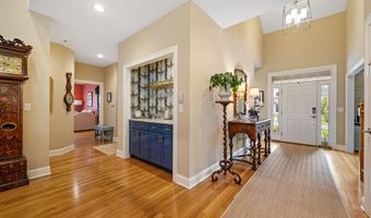 305 Richmond Glen Dr, Cheshire, CT 06410