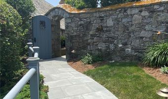61 Ledge Rd J, Newport, RI 02840