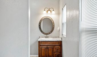 318 W Olive St, Aurora, MO 65605