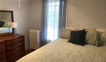 30 Simmons St, Newport, RI 02840