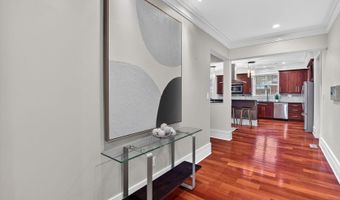 9715 SINGLETON Dr, Bethesda, MD 20817