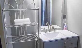 66 Weaver St, Baxley, GA 31513