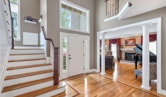 81 Crest Dr, Cranston, RI 02921